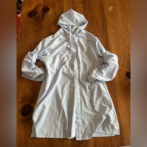 Coolibar medium light blue button up sun protection long sleeve shirt hood